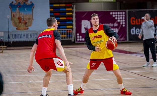Parra en un entrenamiento de la Selección en Guadalajara. FEB | A. Nevado