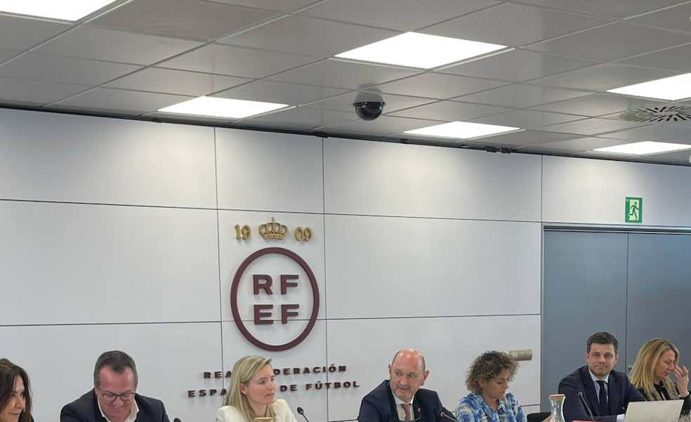 Louzán no se moja tras la sentencia por el Caso Rubiales y lanza un escueto “respeto”