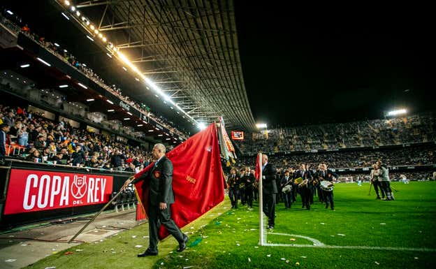 «El señor del puro», los días de lluvia o los 1.800 kilómetros ida y vuelta sólo para tocar en Mestalla con la banda de música: «Quítate la bufanda del Madrid porque te pueden tirar cosas»