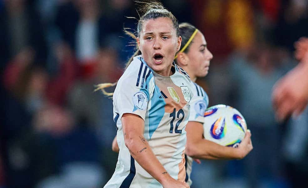 Claudia Pina llegó con goles para 'olvidar' sus dos años sin Selección y mirar a la Eurocopa: «Está muy adaptada»