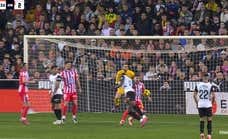 Por qué no fue penalti la mano de Javi Galán en el Valencia - Atlético de Madrid