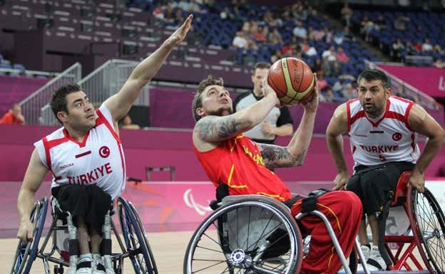 Daniel Rodríguez tira a canasta en Londres 2012. CPE