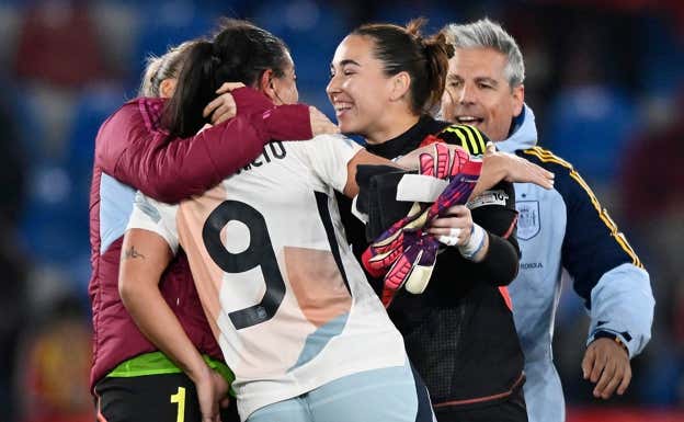 Martín-Prieto y Cata celebrando la victoria.  REUTERS