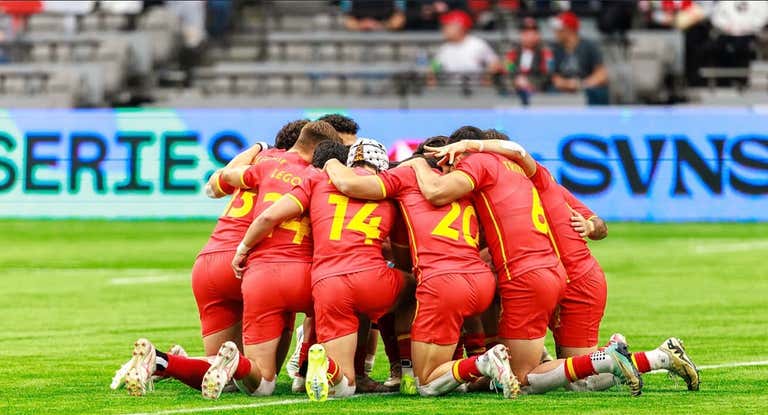 Los Leones 7s se conjuran sobre el campo antes de salir a jugar.
