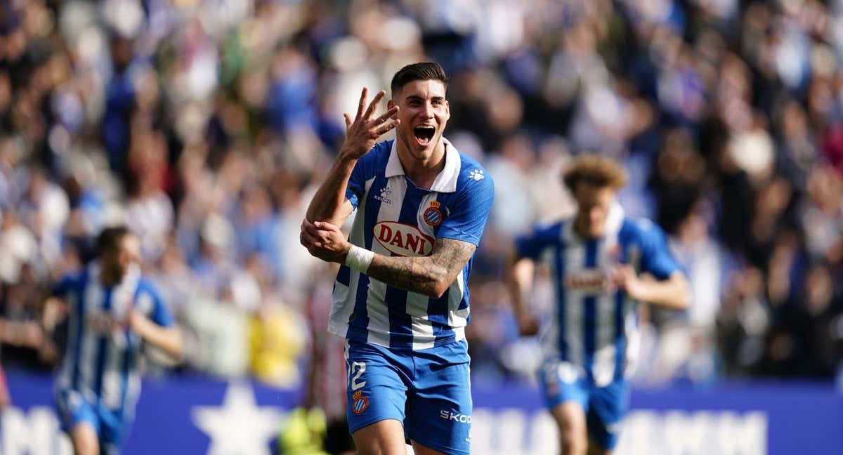 Roberto celebra los goles como Toquero. /RCDE / Carlos Mira