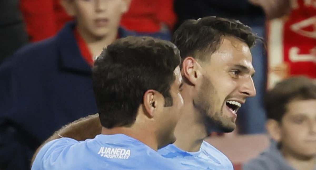 Valjent celebra su gol en el descuento ante el Sevilla./EFE