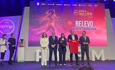 La RFFM premia a Relevo como mejor medio de fútbol femenino en la III Gala de la Mujer