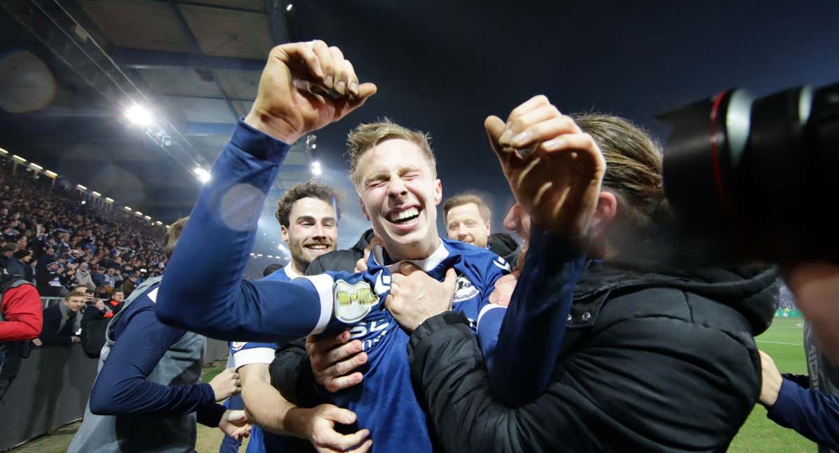 El Arminia Bielefeld celebra su hazaña./EFE