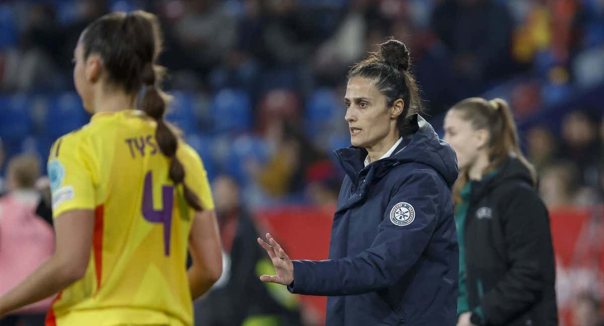 Montse Tomé durante el partido de Bélgica. /EFE