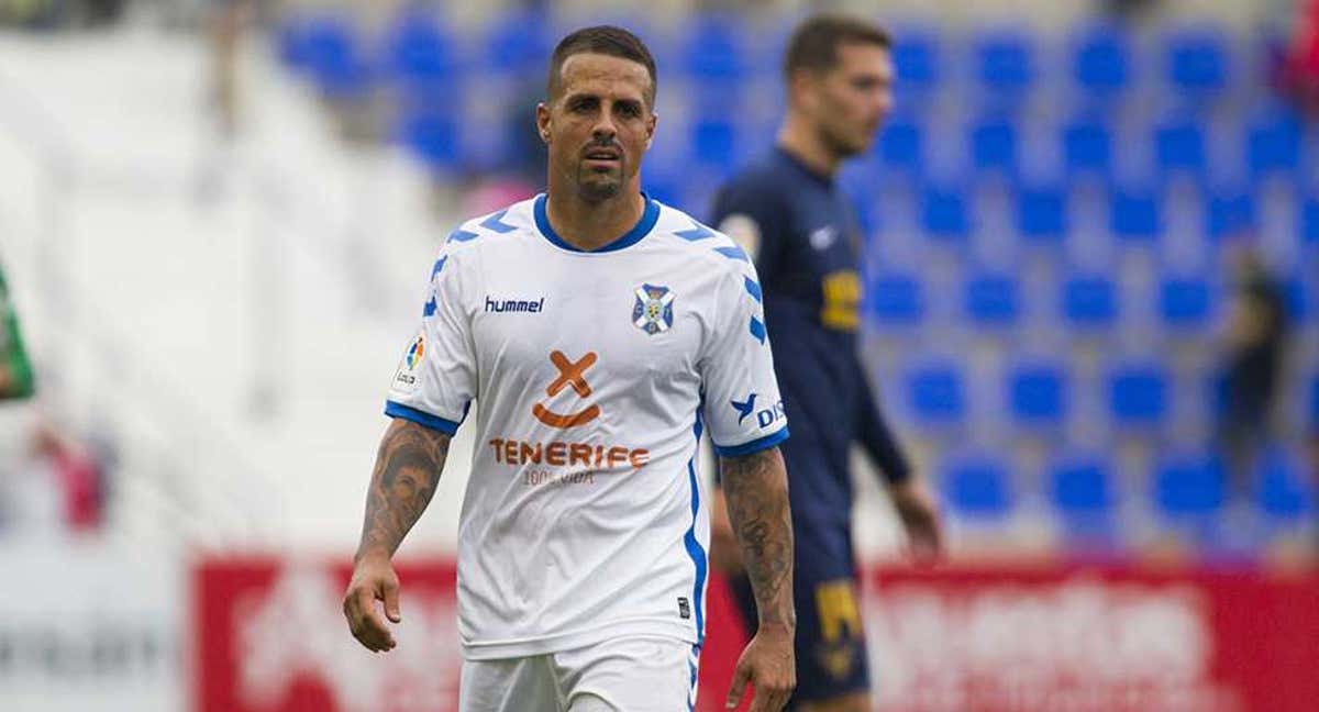 Víctor Añino «Vitolo» en uno de sus 210 partidos con el club de su vida/CD Tenerife