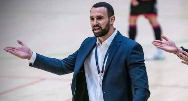 Ricardo Íñiguez dimite y Valdepeñas se encomienda a Álvaro Martínez