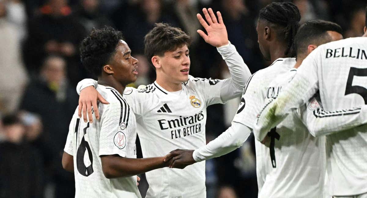 Endrick y Güler celebran un gol en el Bernabéu./Agencias