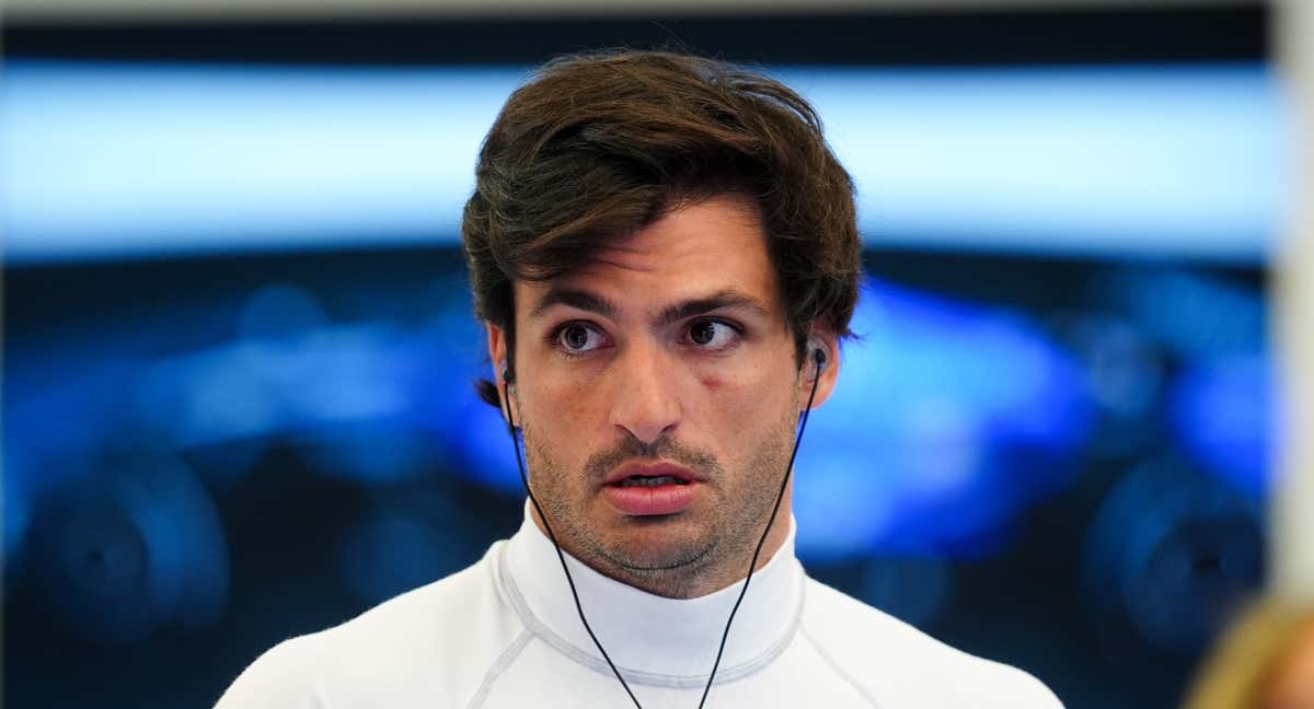 Carlos Sainz, en su box de Williams./REUTERS