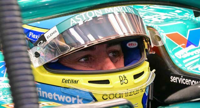 A Fernando Alonso no le dejan probar su coche pero iguala los tiempos de Red Bull: «Nos gustaría haber rodado más»