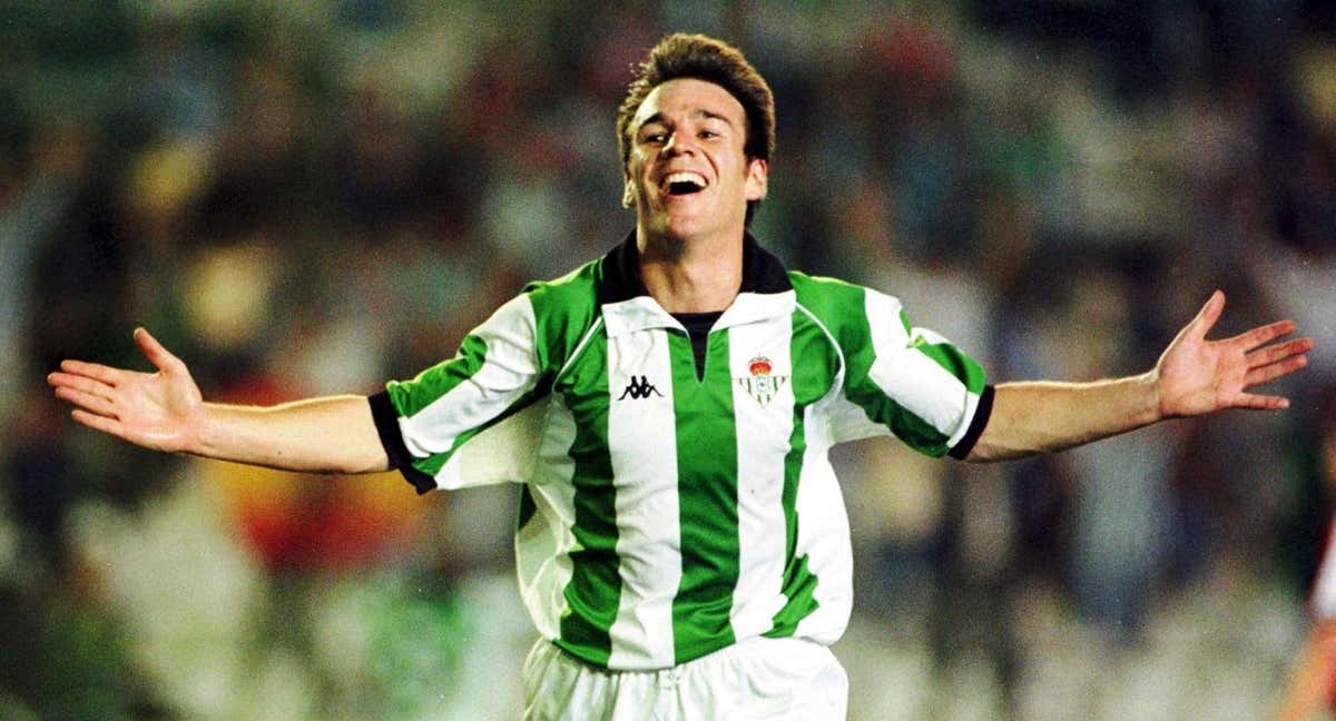 Iván Pérez, posa como jugador del Betis. /CEDIDA