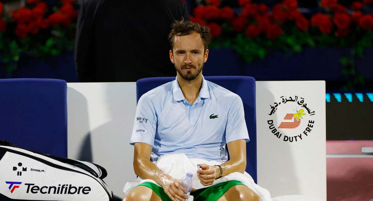 Daniil Medvedev durante uno de los descansos del partido./REUTERS