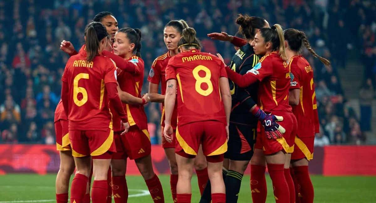 Las jugadoras de la Selección durante el partido ante Inglaterra en Wembley. /RFEF