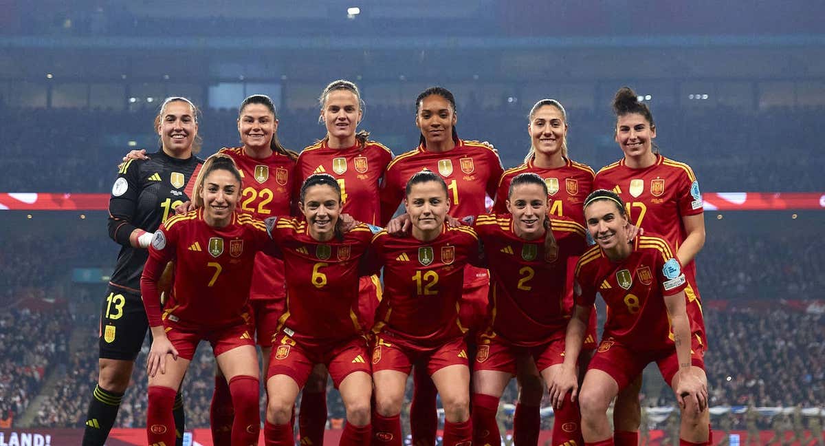 El once de la Selección femenina, ayer, en Wembley. /EFE