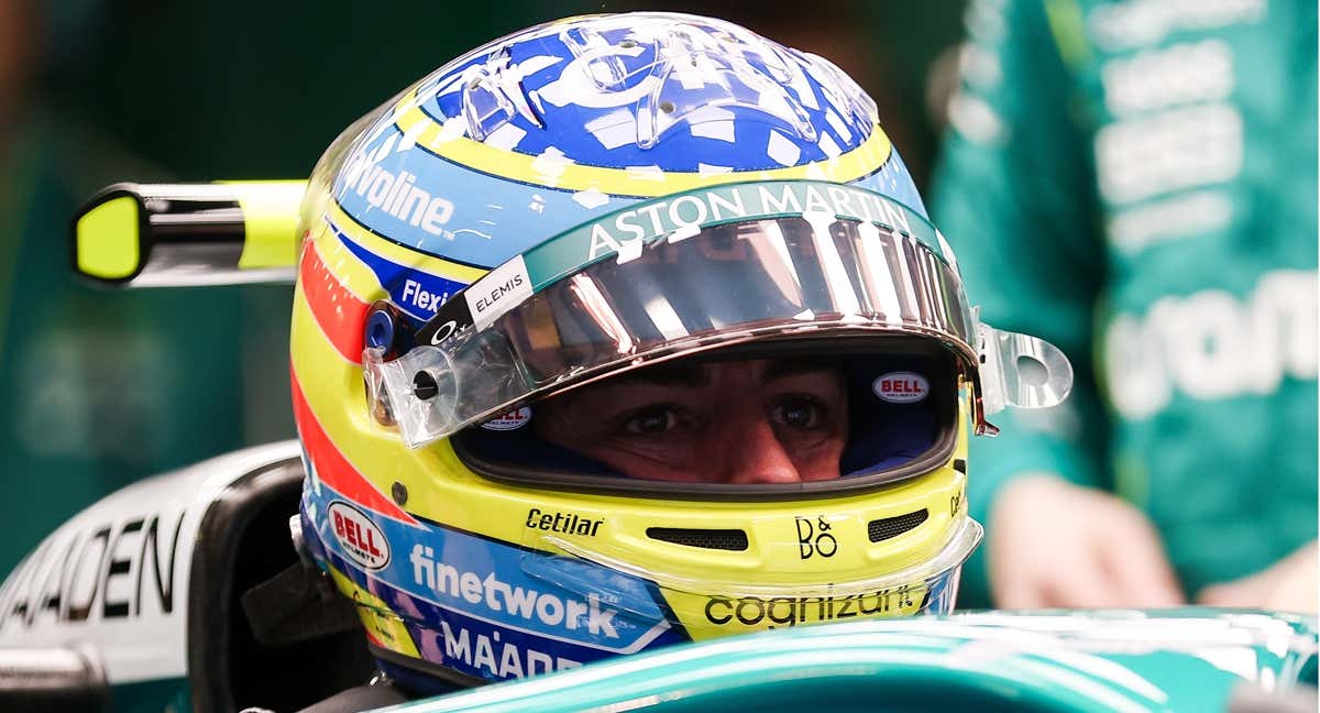 Alonso, en su Aston Martin en Baréin./REUTERS