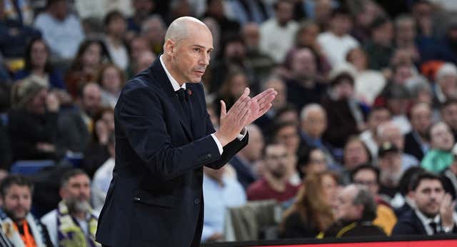 La “determinación y orgullo” de un Barça al límite es lo único que hace respirar a Joan Peñarroya: “Estamos jodidos, pero con la cabeza alta”
