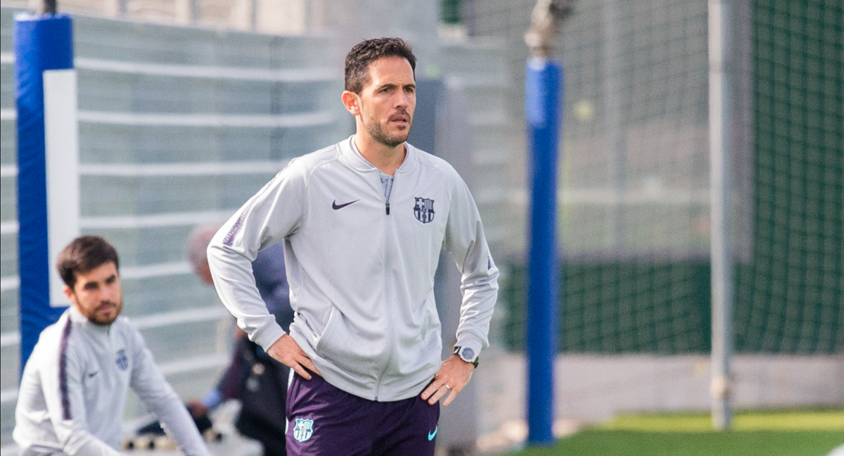 Sergi Milà durante su etapa como entrenador del Juvenil A, con Pere Romeu como segundo./FCB