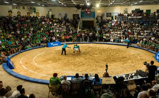 El espectacular terrero de Tetir, lleno hasta la bandera en 2024 Federación de Lucha Canaria