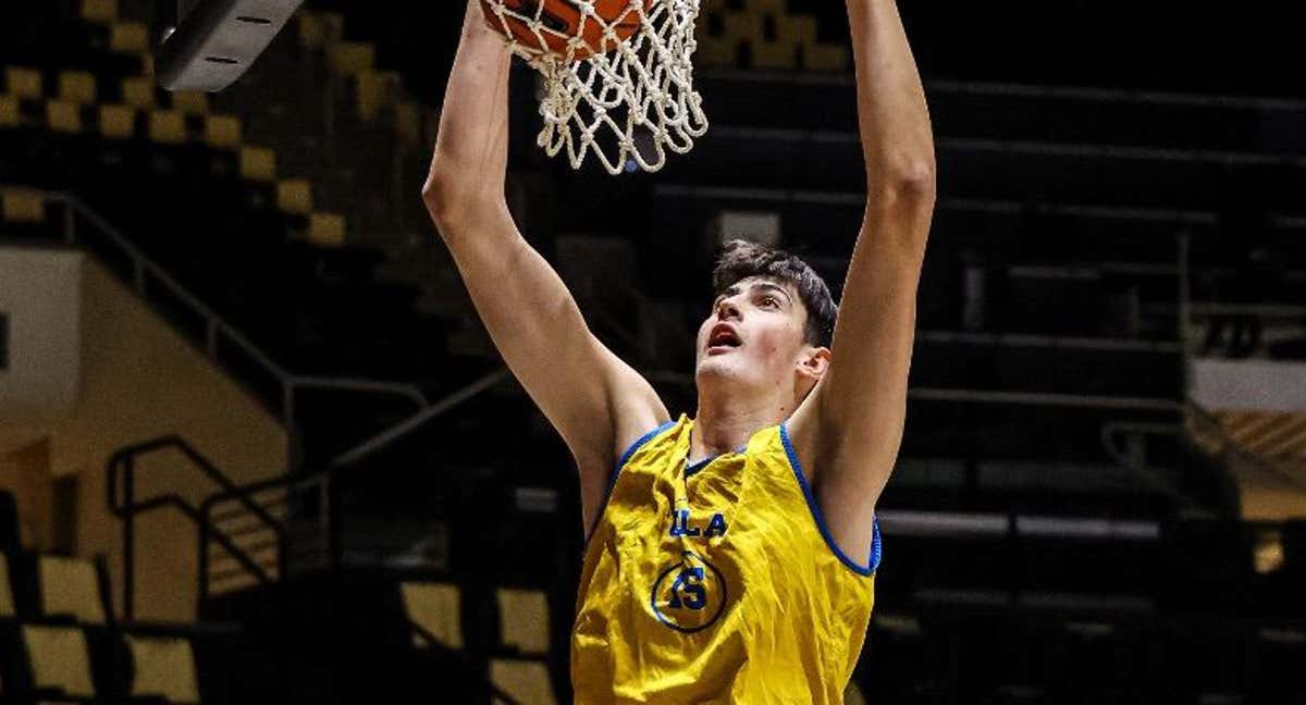 Aday Mara machaca en el calentamiento antes de jugar contra Purdue./Instagram