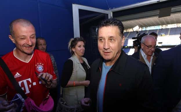 Carlos Muñoz, hace unos años, en un acto del Real Oviedo.  Mario Rojas