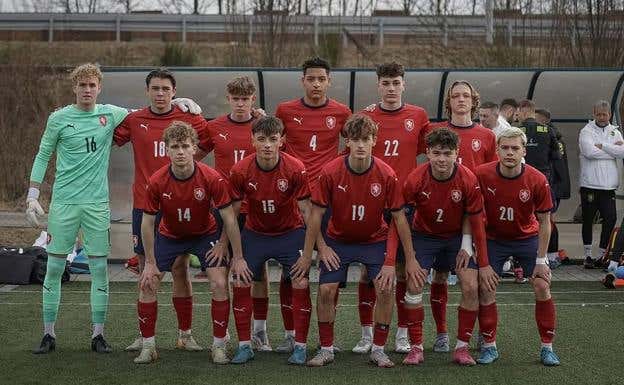 El hijo de Buffon debuta con República Checa entre los focos y una rajada: «No debería tener ese puesto por ser quien es»