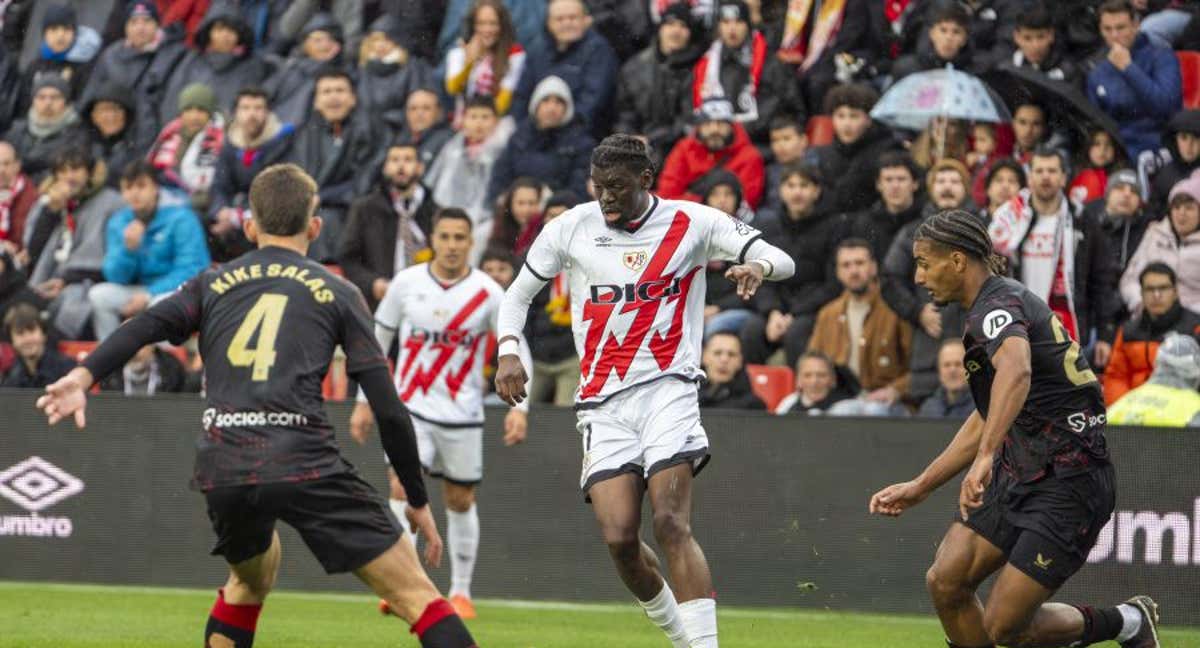 Nteka, en un partido con el Rayo Vallecano.