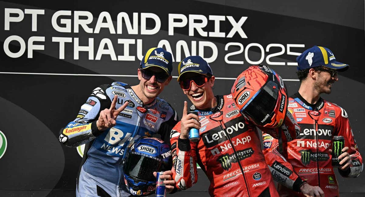 Los Márquez celebran su doblete.