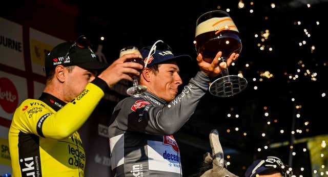 Philipsen brinda con la cerveza más grande en la Kuurne-Bruselas-Kuurne