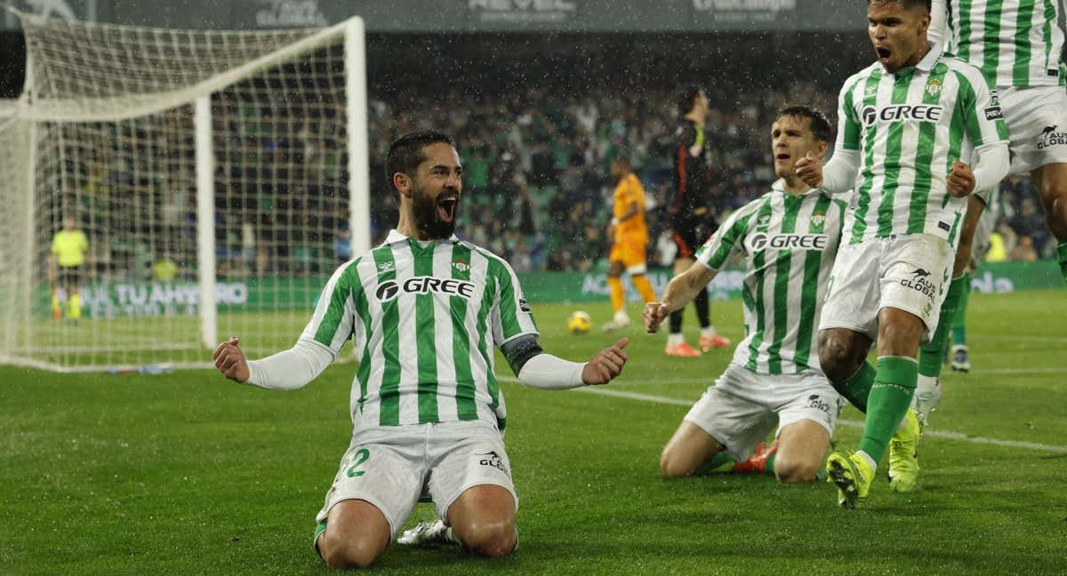 Isco celebra uno de sus goles ante el Real Madrid./EFE