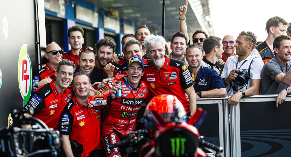 Marc Márquez en el parque cerrado. /Ducati