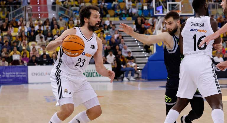 Sergio Llull durante un partido con el Real Madrid de baloncesto.