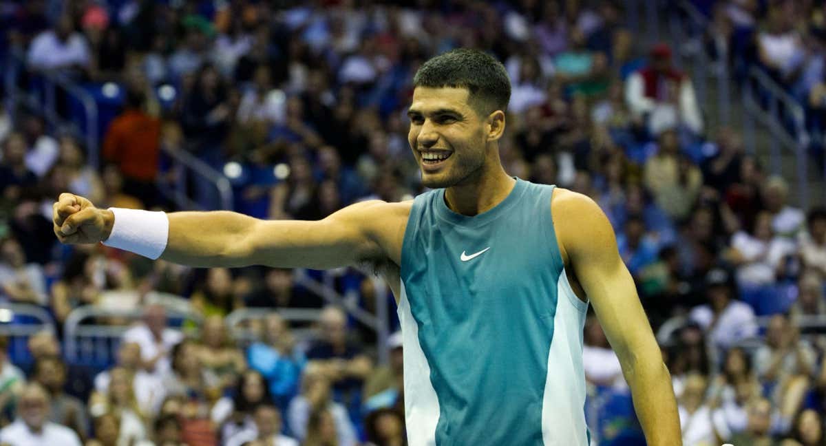 Carlos Alcaraz celebra un punto en la exhibición ante Tiafoe./Efe