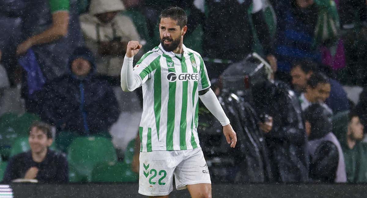 Isco Alarcón celebra uno de sus goles ante el Real Madrid./AFP