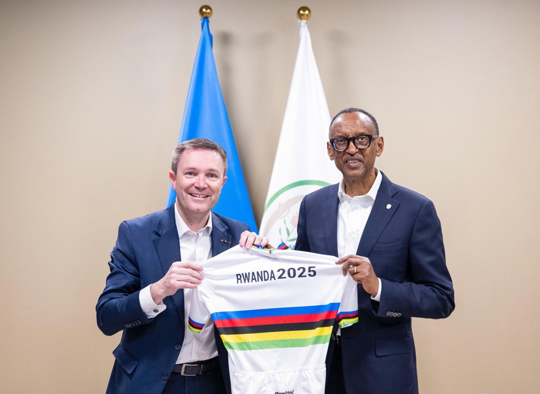 David Lappartient, mandamás de la UCI y aspirante a la presidencia del COI, posa junto a Paul Kagame, presidente de Ruanda. Gobierno de Ruanda