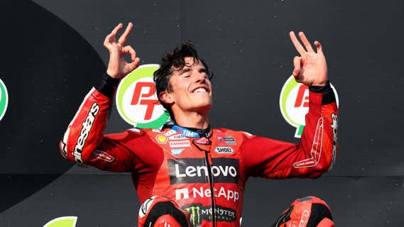 Marc Márquez celebra su primer triunfo del año en el Mundial de MotoGP/Reuters