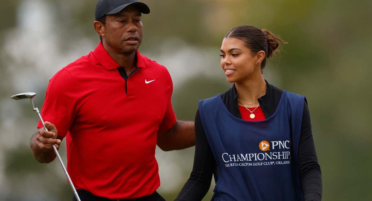 Tiger Woods, leyenda del golf, y su hija, Sam. /GETTY