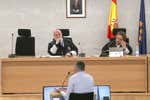 El detalle «nunca visto en 26 años» con el que se ataca al juez: Rubiales y los acusados dándole la mano al acabar el juicio