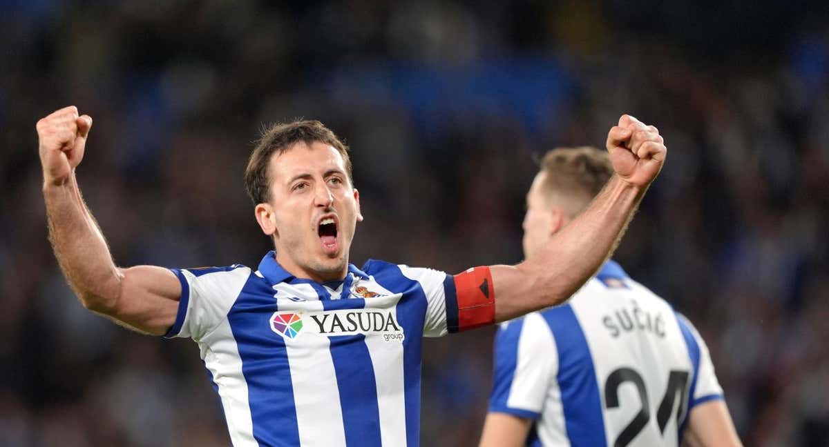 Mikel Oyarzanal celebra el tanto del empate en el Reale Arena. /Getty