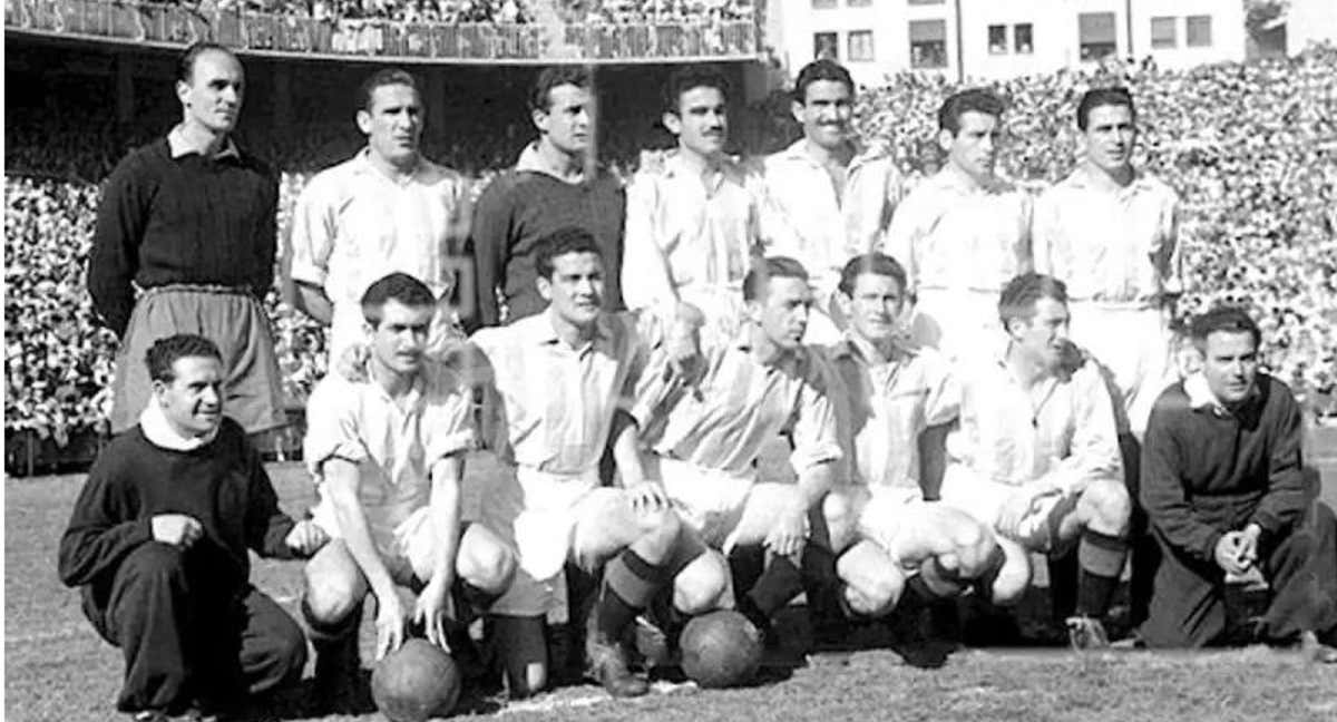 Alineación del Real Valladolid en 1950. De pie: Froger, Babot, Saso, Lesmes II, Lesmes I, Ortega y Lasala. Agachados: Ayala (masajista), Revuelta, Coque, Vaquero, Aldecoa, Juanco y Tomás (Utilero).  /El Norte de Castilla.