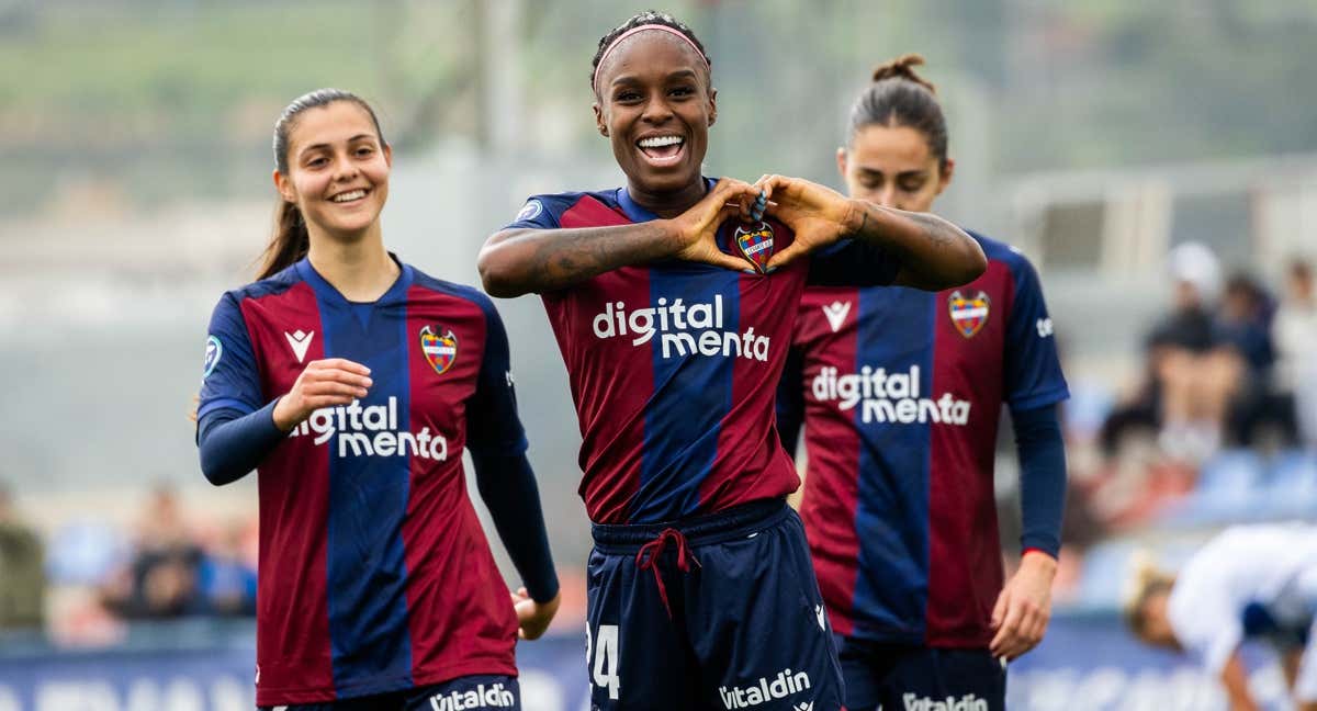 Ivonne Chacón celebrando un gol ante el Costa Adeje Tenerife. /LEVANTE UD FEMENINO