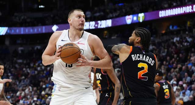 Nikola Jokic firma un triple doble nunca antes visto y lleva a los Denver Nuggets a pelear con los Lakers