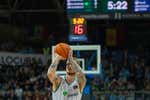 La reflexión de Ibon Navarro sobre el contraste entre las expectativas y el «sentirse jugador» que tiene que recuperar Olek Balcerowski: «Es casi un juguetito roto»