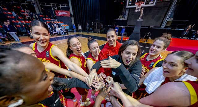 España evita el infierno griego y empezará el Eurobasket 2025 en Alemania