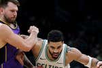 Los Celtics tiran del orgullo del campeón para bajar el suflé de los imparables Lakers de LeBron James y Luka Doncic