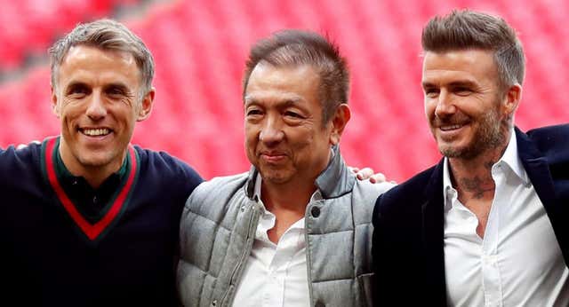 La venta de Peter Lim de un club inglés está llena de paralelismos y da pistas sobre el futuro del Valencia: «No anunció nada, simplemente vendió»
