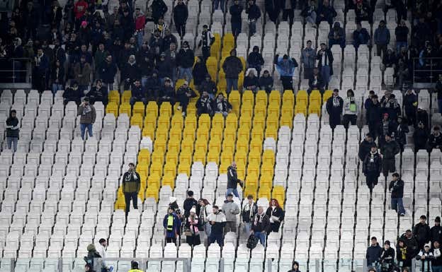 Los aficionados de la Juventus no quisieron ver el final. EFE